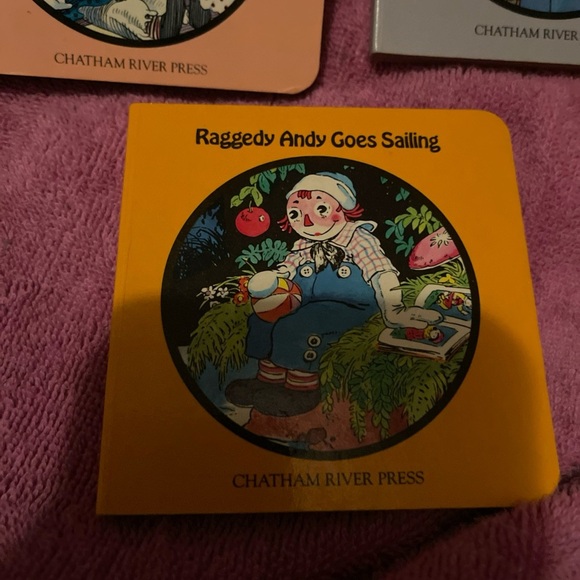 Classic Raggedy Ann and Andy Storybook Set - Picture 6 of 12